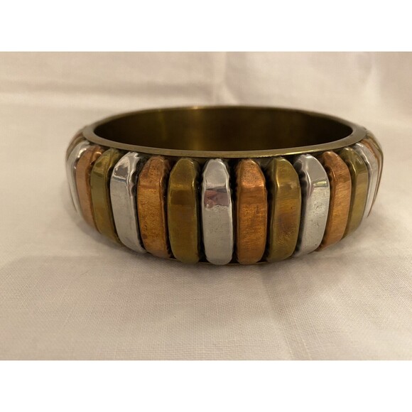 Handmade Three Tone Brass Urli for Home Decoration. - Picture 4 of 6